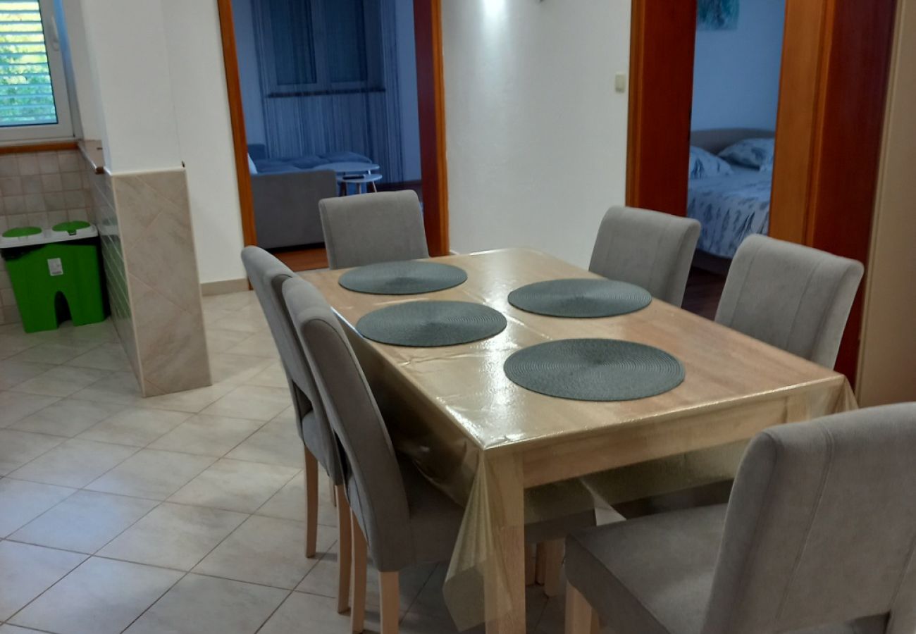 Appartement à Kampor - Appartement dans Kampor avec vue mer, terrasse, Climatisation, WIFI (4610-5)