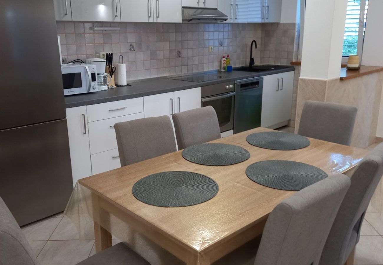 Appartement à Kampor - Appartement dans Kampor avec vue mer, terrasse, Climatisation, WIFI (4610-5)
