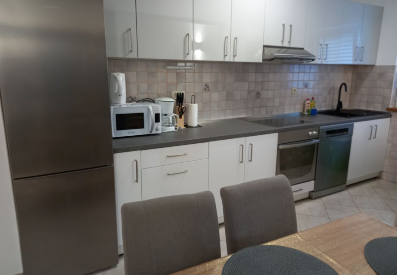 Appartement à Kampor - Appartement dans Kampor avec vue mer, terrasse, Climatisation, WIFI (4610-5)