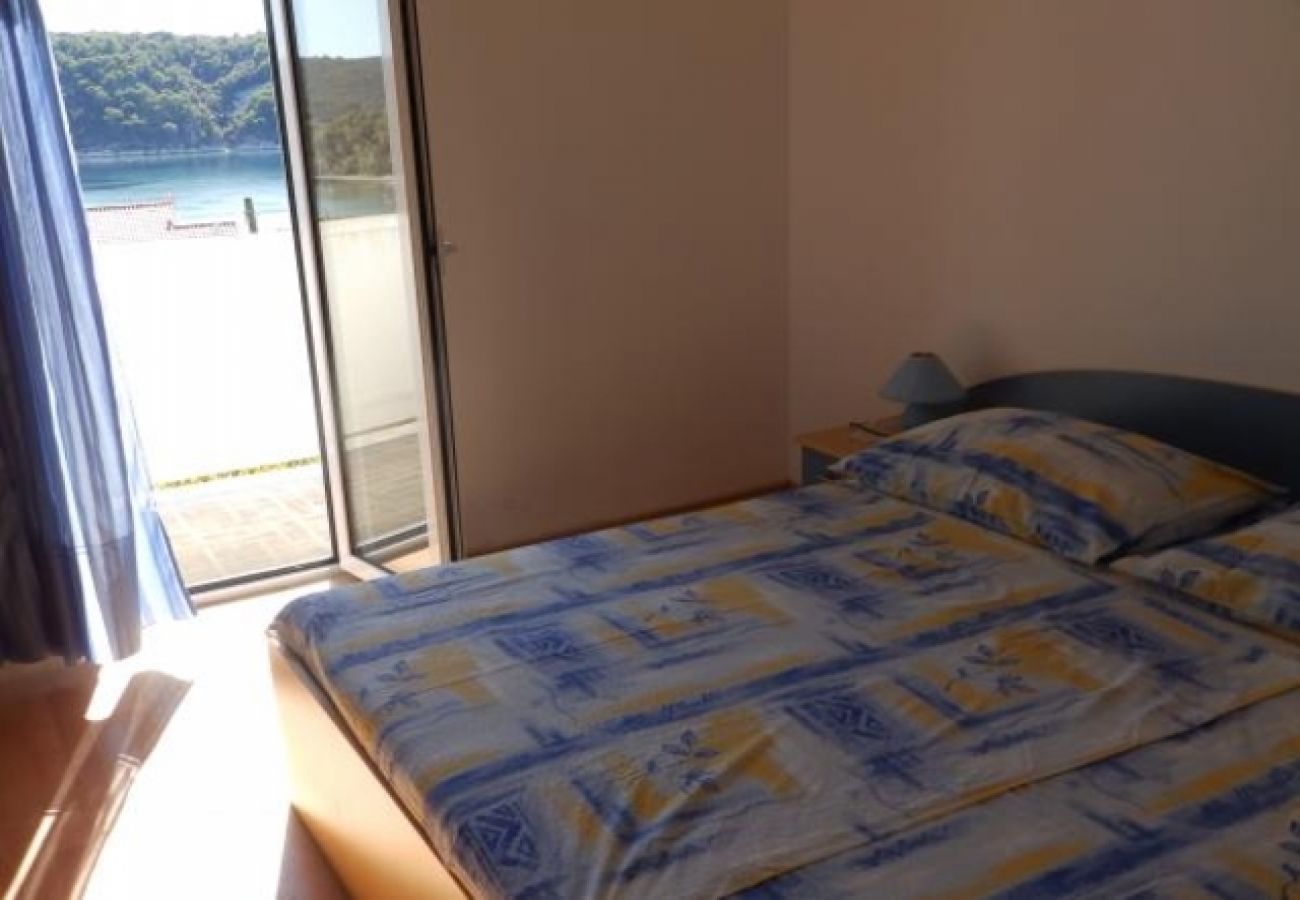 Appartement à Kampor - Appartement dans Kampor avec vue mer, terrasse, Climatisation, WIFI (4610-3)