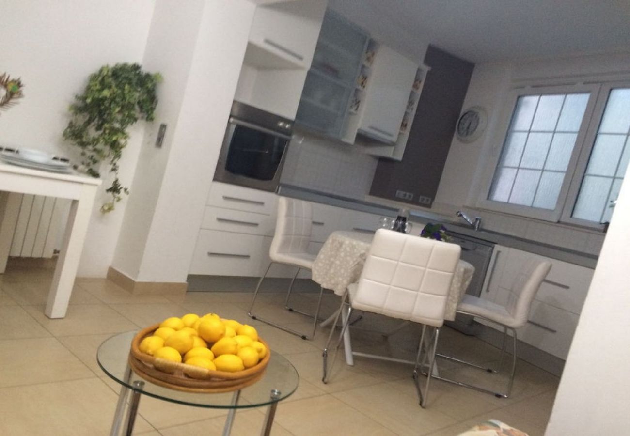 Appartement à Duce - Appartement dans Duće avec vue mer, Balcon, Climatisation, WIFI (3425-12)