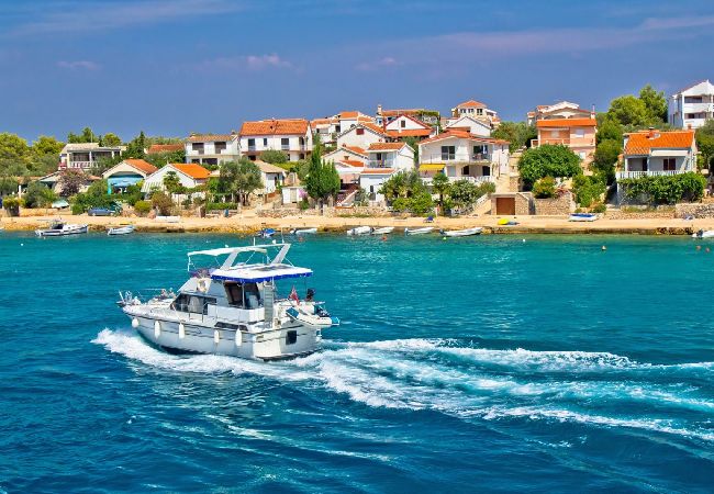 Appartement à Pašman - Appartement dans Pašman avec vue mer, terrasse, Climatisation, WIFI (4650-2) Appartement à Pašman - Appartement dans Pašman avec vue mer, terrasse, Climatisation, WIFI (4650-2)