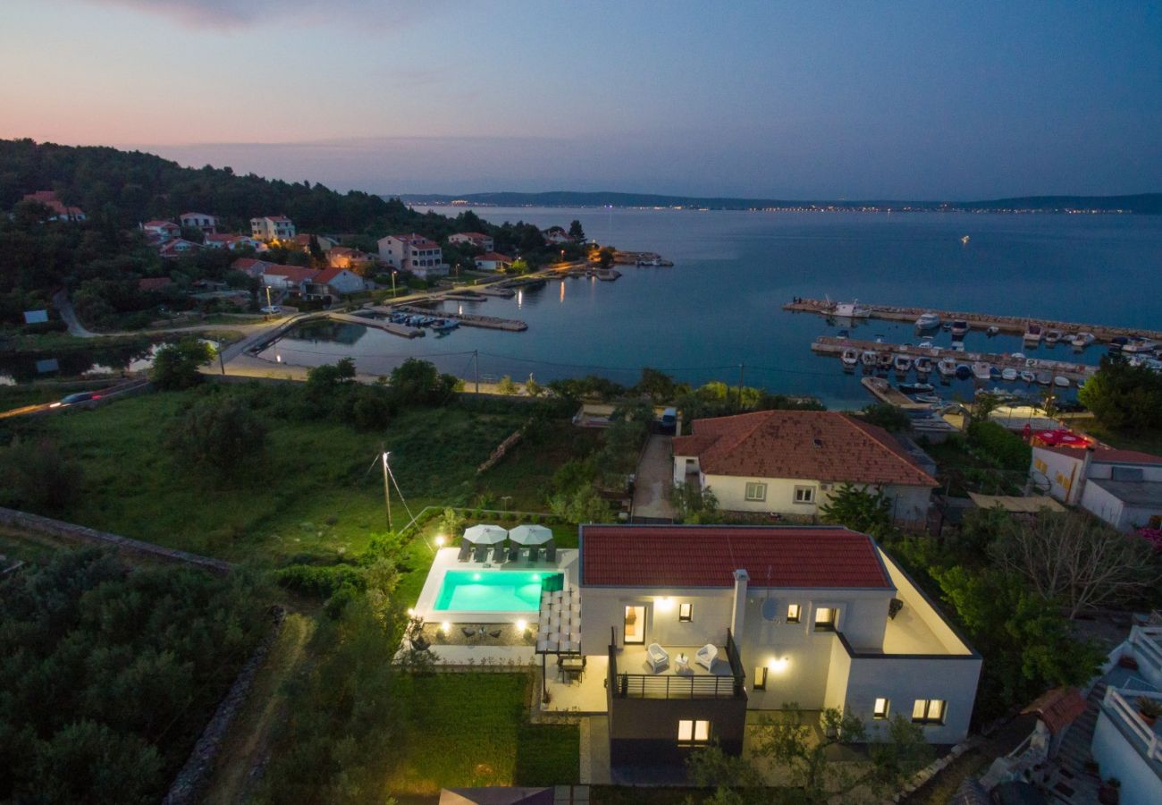 Maison à Ždrelac - Maison de vacances dans Ždrelac avec vue mer, terrasse, Climatisation, WIFI (4652-1)