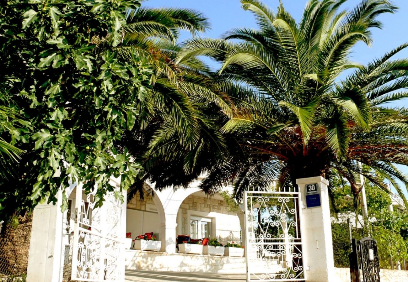 Chambres d'hôtes à Trogir - Chambre dans Trogir avec vue mer, Climatisation, WIFI, Machine à laver (4655-4)