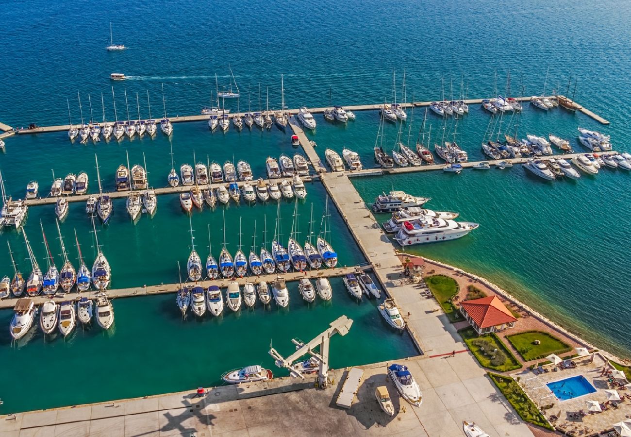 Chambres d'hôtes à Trogir - Chambre dans Trogir avec vue mer, Climatisation, WIFI, Machine à laver (4655-4)