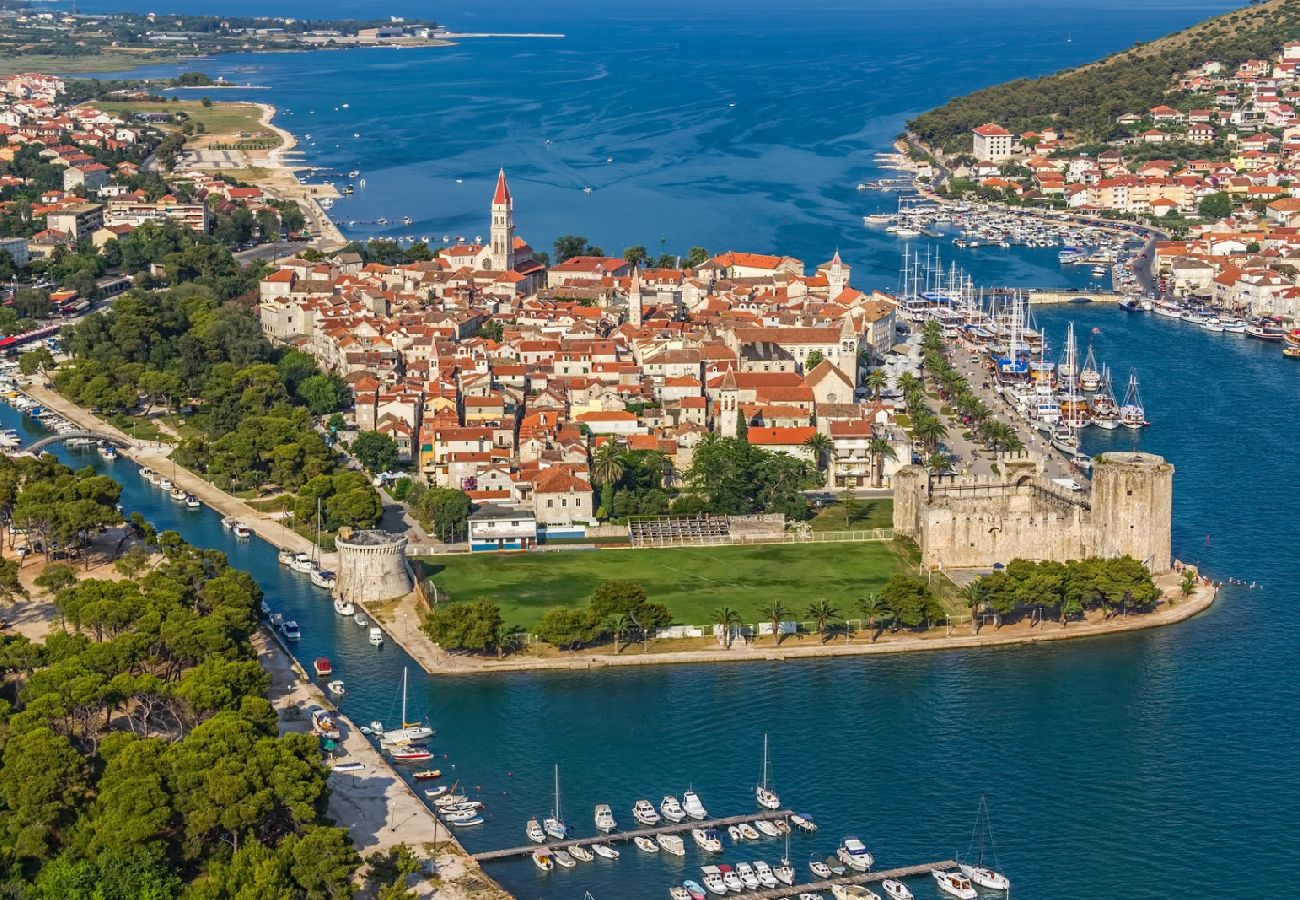 Chambres d'hôtes à Trogir - Chambre dans Trogir avec vue mer, Climatisation, WIFI, Machine à laver (4655-4)