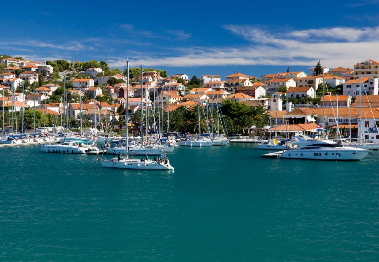 Chambres d'hôtes à Trogir - Chambre dans Trogir avec vue mer, Climatisation, WIFI, Machine à laver (4655-4)