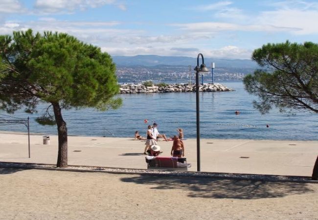 Studio à Icici - Appartement Studio dans Ičići avec Climatisation, WIFI (4674-2) Studio à Icici - Appartement Studio dans Ičići avec Climatisation, WIFI (4674-2)