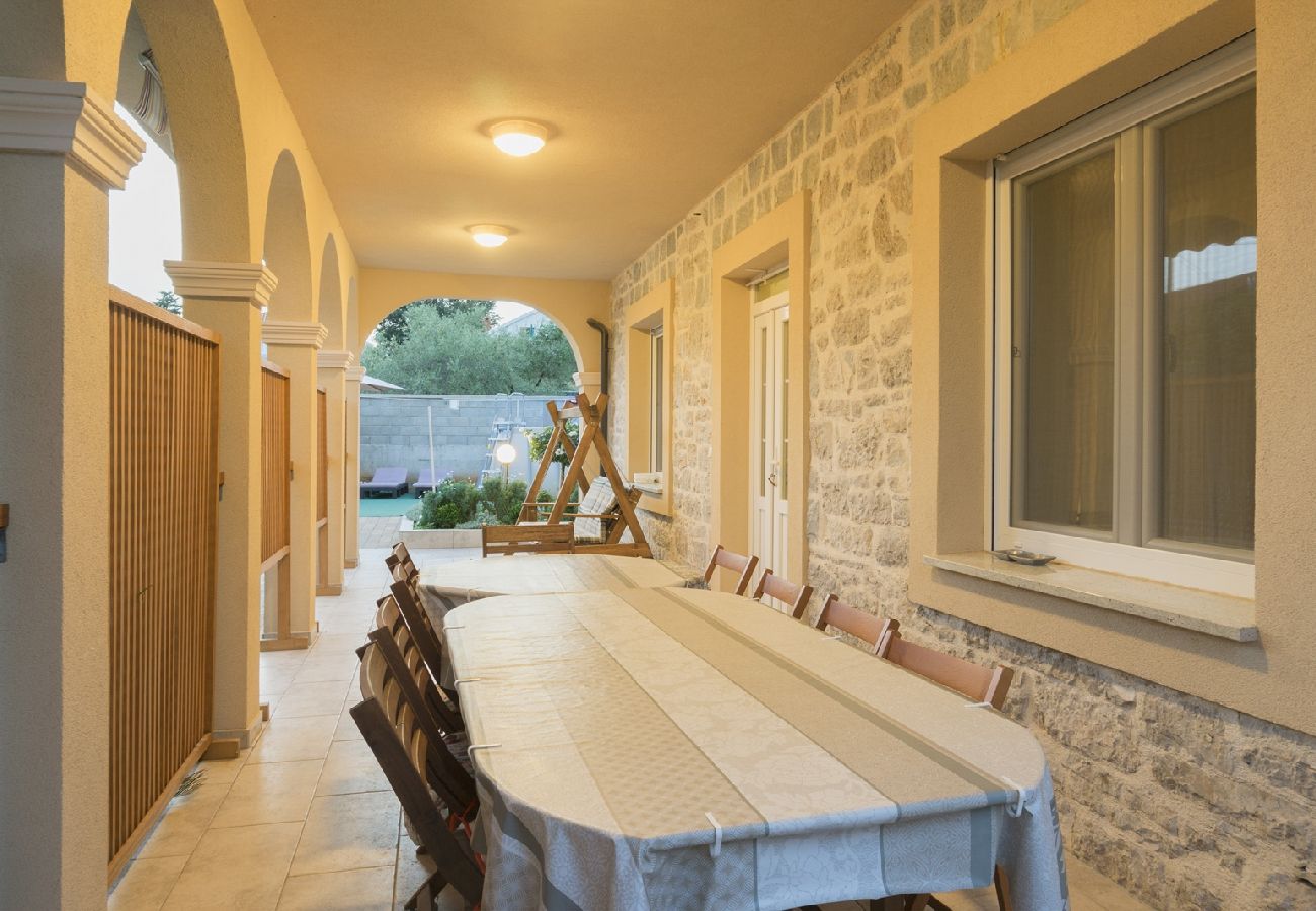 Maison à Ugljan - Maison de vacances dans Ugljan avec terrasse, Climatisation, WIFI, Machine à laver (4679-2)