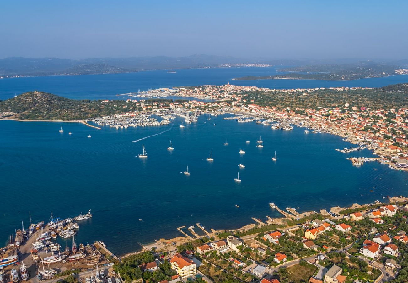 Maison à Betina - Maison de vacances dans Betina avec vue mer, terrasse, Climatisation, WIFI (4671-1)