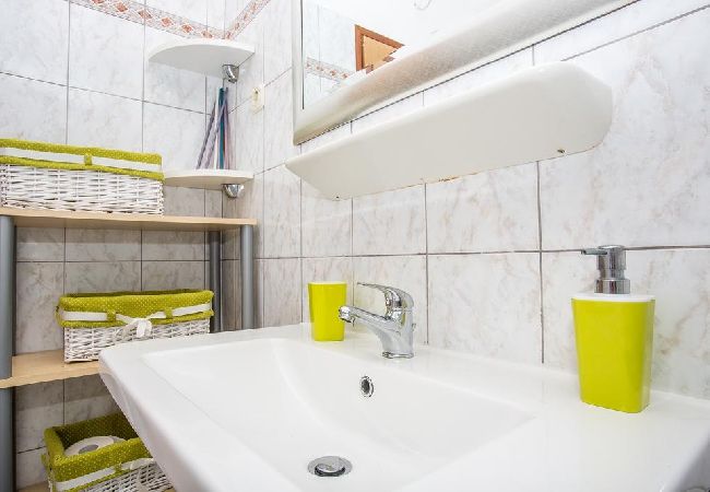 Appartement à Njivice - Appartement dans Njivice avec vue mer, Balcon, Climatisation, WIFI (4687-1) Appartement à Njivice - Appartement dans Njivice avec vue mer, Balcon, Climatisation, WIFI (4687-1)