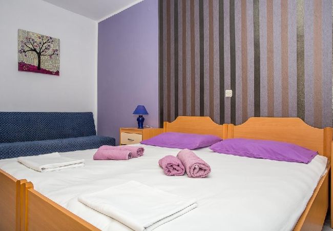 Appartement à Njivice - Appartement dans Njivice avec vue mer, Balcon, Climatisation, WIFI (4687-1) Appartement à Njivice - Appartement dans Njivice avec vue mer, Balcon, Climatisation, WIFI (4687-1)