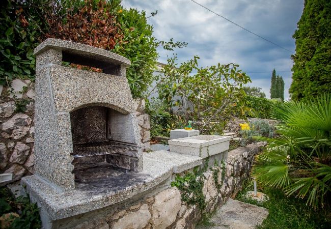 Appartement à Njivice - Appartement dans Njivice avec vue mer, Balcon, Climatisation, WIFI (4687-1) Appartement à Njivice - Appartement dans Njivice avec vue mer, Balcon, Climatisation, WIFI (4687-1)