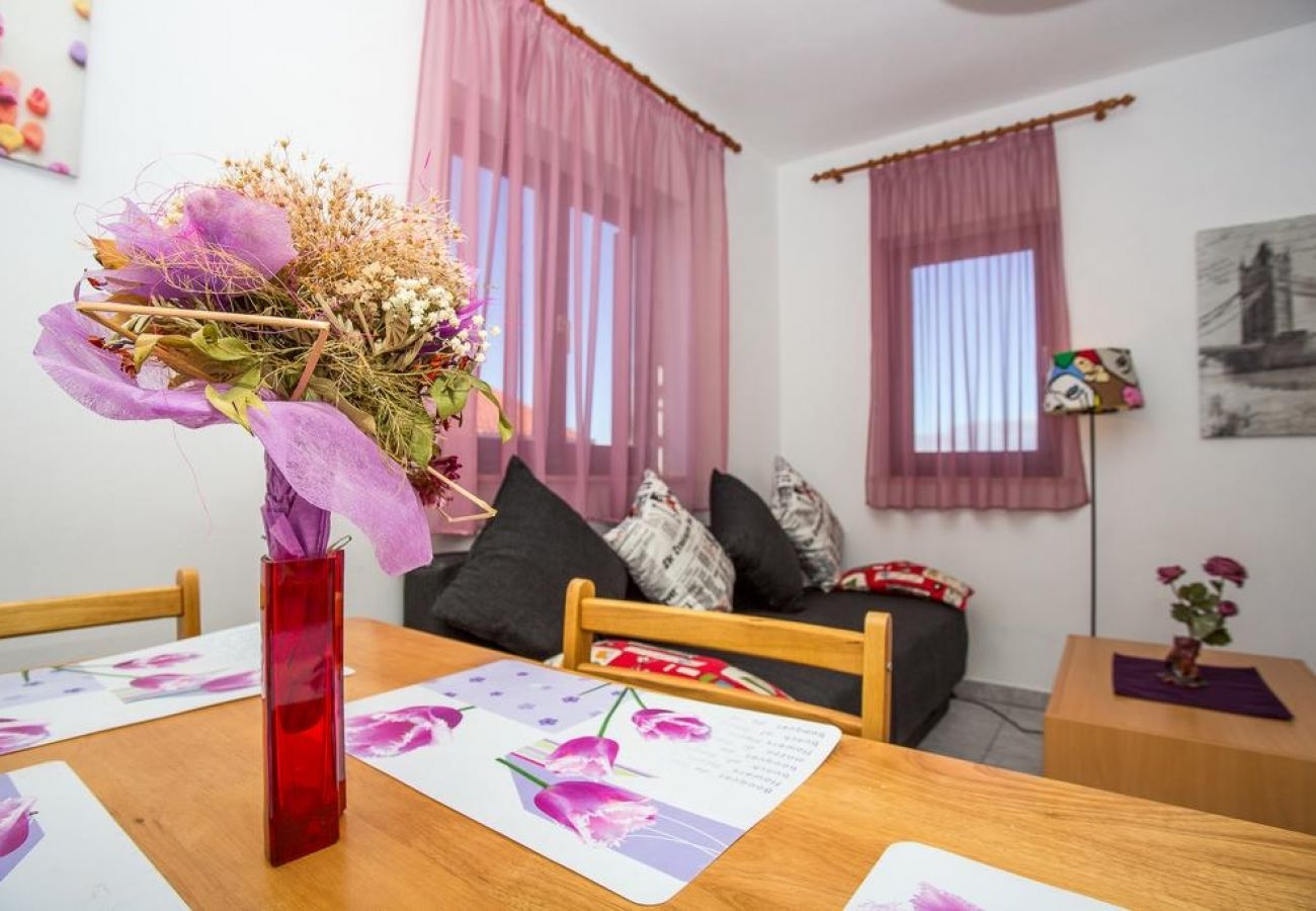 Appartement à Njivice - Appartement dans Njivice avec vue mer, Balcon, Climatisation, WIFI (4687-1)