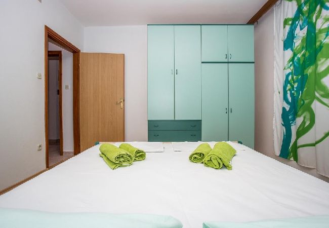 Appartement à Njivice - Appartement dans Njivice avec vue mer, Balcon, Climatisation, WIFI (4687-2) Appartement à Njivice - Appartement dans Njivice avec vue mer, Balcon, Climatisation, WIFI (4687-2)