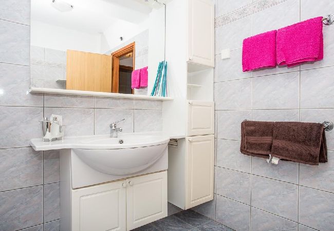 Appartement à Njivice - Appartement dans Njivice avec vue mer, Balcon, Climatisation, WIFI (4687-2) Appartement à Njivice - Appartement dans Njivice avec vue mer, Balcon, Climatisation, WIFI (4687-2)
