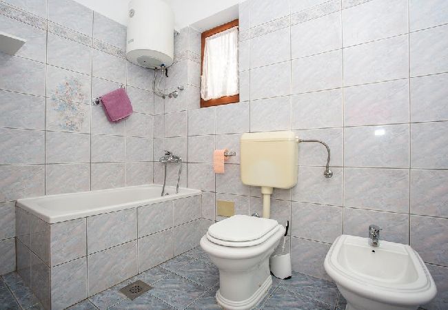 Appartement à Njivice - Appartement dans Njivice avec vue mer, Balcon, Climatisation, WIFI (4687-2) Appartement à Njivice - Appartement dans Njivice avec vue mer, Balcon, Climatisation, WIFI (4687-2)