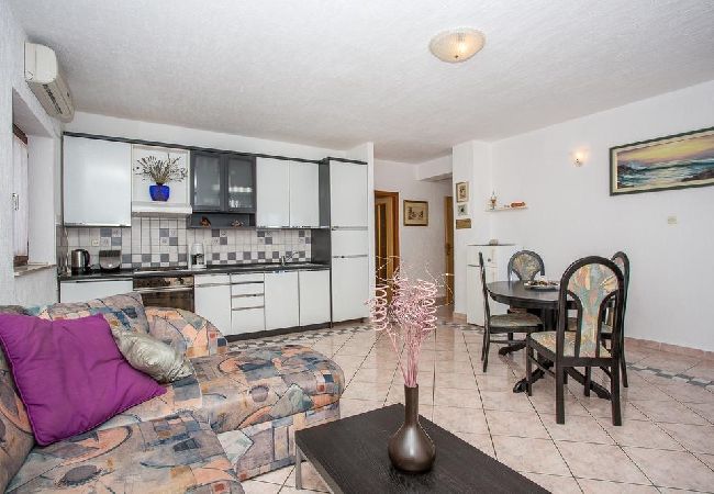 Appartement à Njivice - Appartement dans Njivice avec vue mer, Balcon, Climatisation, WIFI (4687-2) Appartement à Njivice - Appartement dans Njivice avec vue mer, Balcon, Climatisation, WIFI (4687-2)