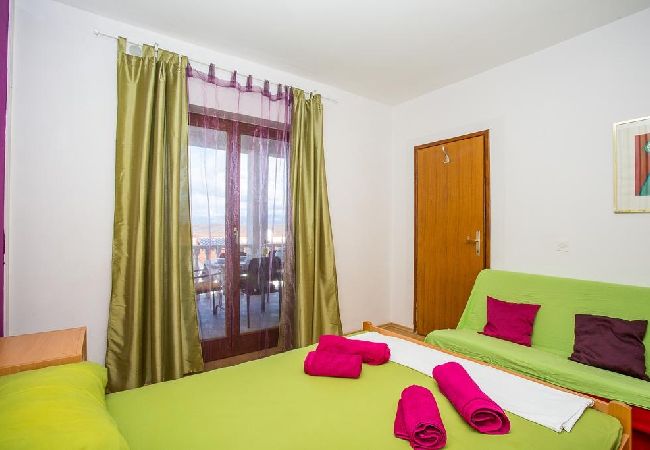 Appartement à Njivice - Appartement dans Njivice avec vue mer, Balcon, Climatisation, WIFI (4687-2) Appartement à Njivice - Appartement dans Njivice avec vue mer, Balcon, Climatisation, WIFI (4687-2)