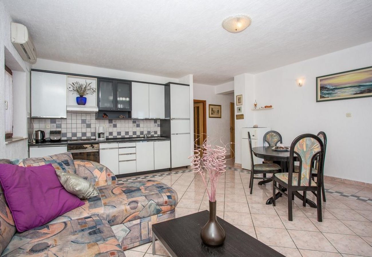 Appartement à Njivice - Appartement dans Njivice avec vue mer, Balcon, Climatisation, WIFI (4687-2)