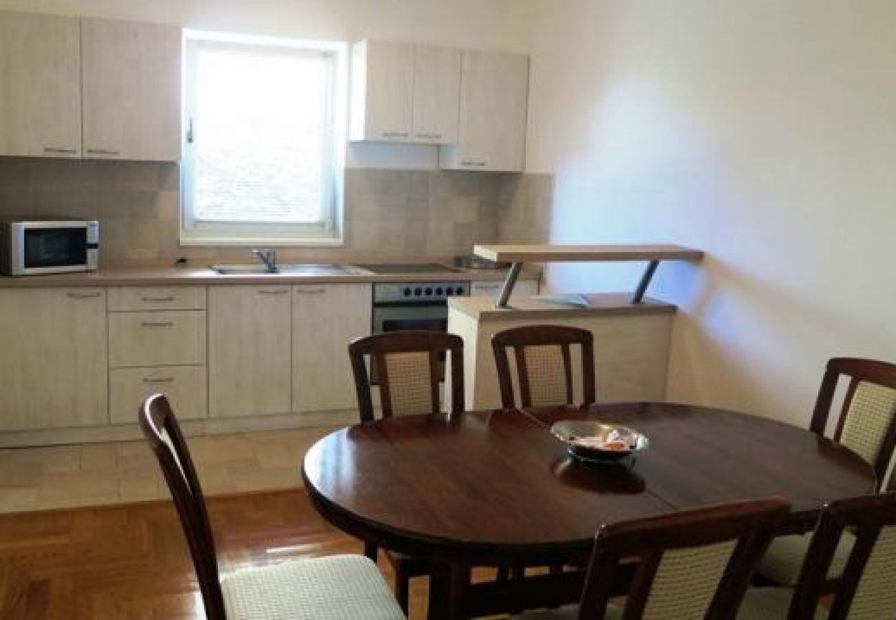 Appartement à Malinska - Appartement dans Malinska avec Balcon, Climatisation, WIFI (4689-2)