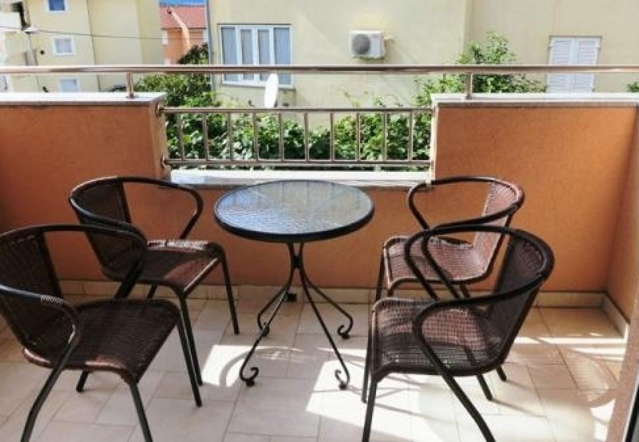 Appartement à Malinska - Appartement dans Malinska avec vue mer, Balcon, Climatisation, WIFI (4689-3)