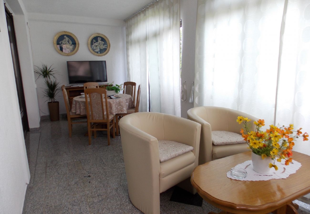 Appartement à Malinska - Appartement dans Malinska avec vue mer, terrasse, Climatisation, WIFI (4690-1)