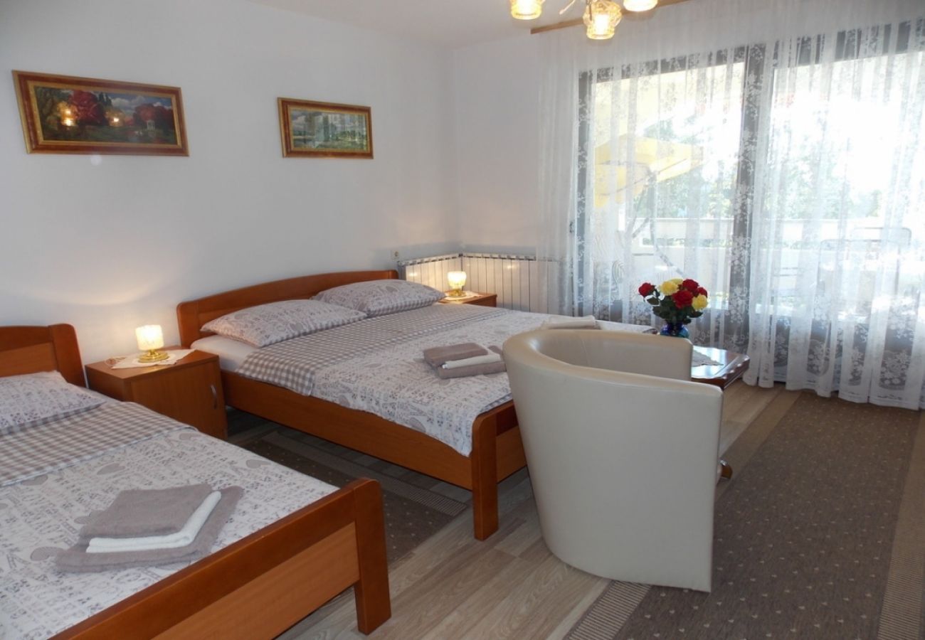 Appartement à Malinska - Appartement dans Malinska avec vue mer, terrasse, Climatisation, WIFI (4690-1)