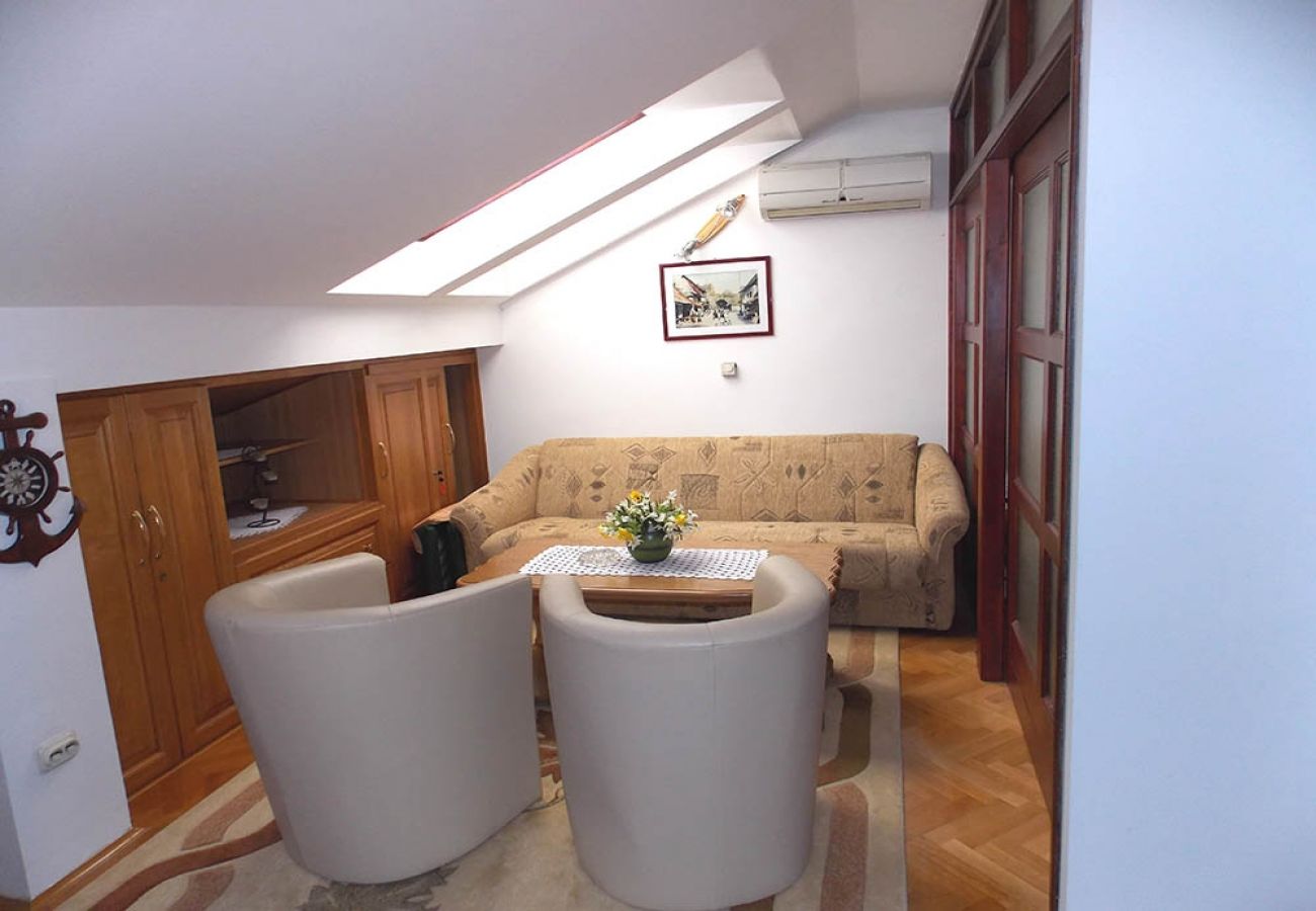 Appartement à Malinska - Appartement dans Malinska avec vue mer, terrasse, Climatisation, WIFI (4690-3)