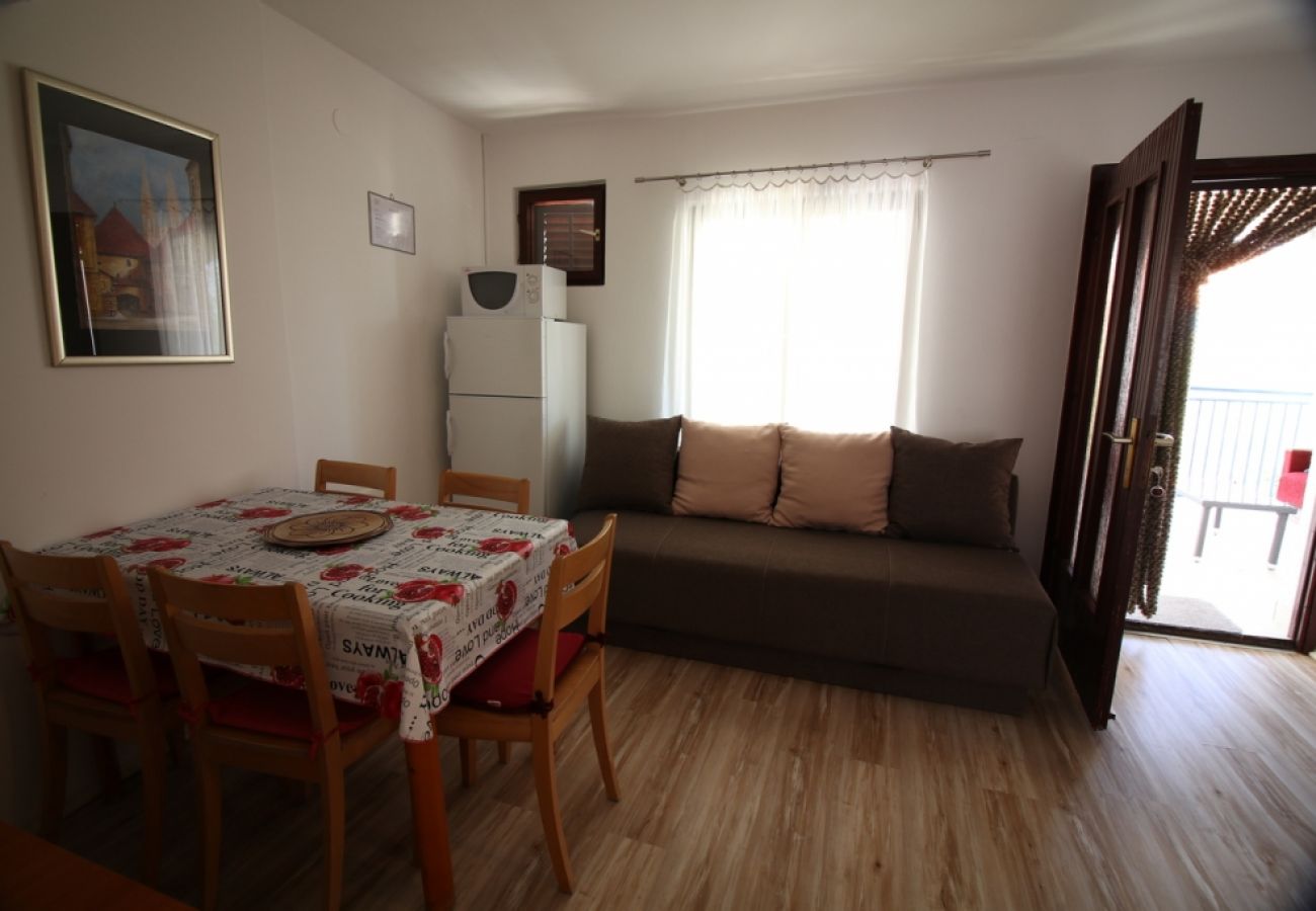 Appartement à Malinska - Appartement dans Malinska avec terrasse, Climatisation, WIFI, Machine à laver (4693-1)