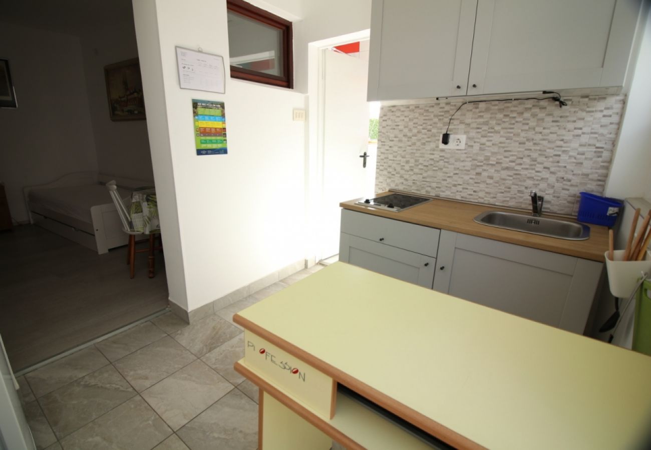 Appartement à Malinska - Appartement dans Malinska avec terrasse, Climatisation, WIFI, Machine à laver (4693-2)