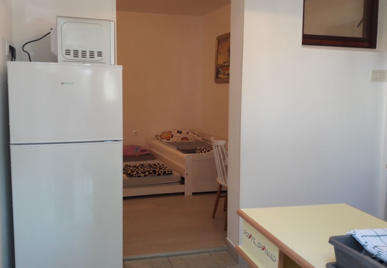 Appartement à Malinska - Appartement dans Malinska avec terrasse, Climatisation, WIFI, Machine à laver (4693-2)