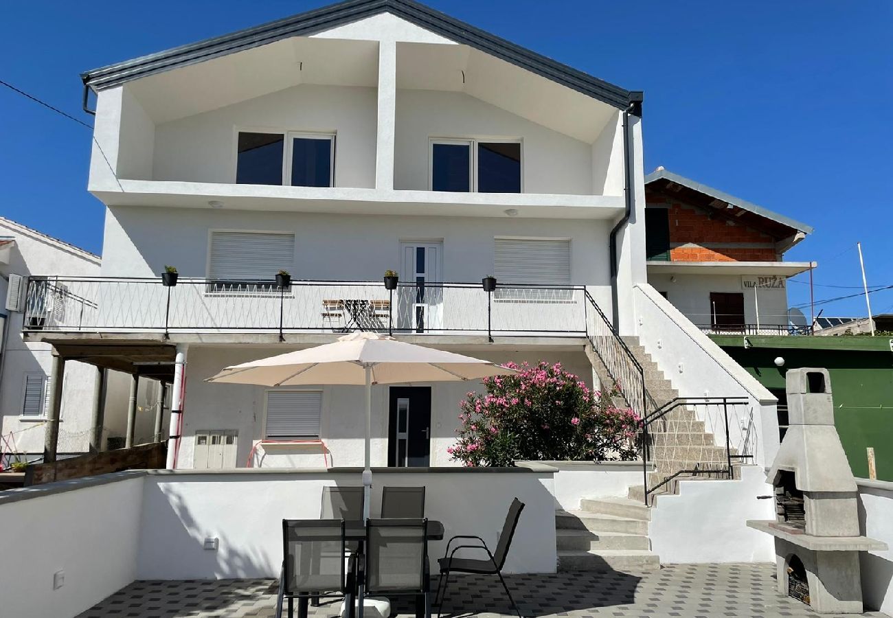 Appartement à Pirovac - Appartement dans Pirovac avec Balcon, Climatisation, WIFI (4717-1)