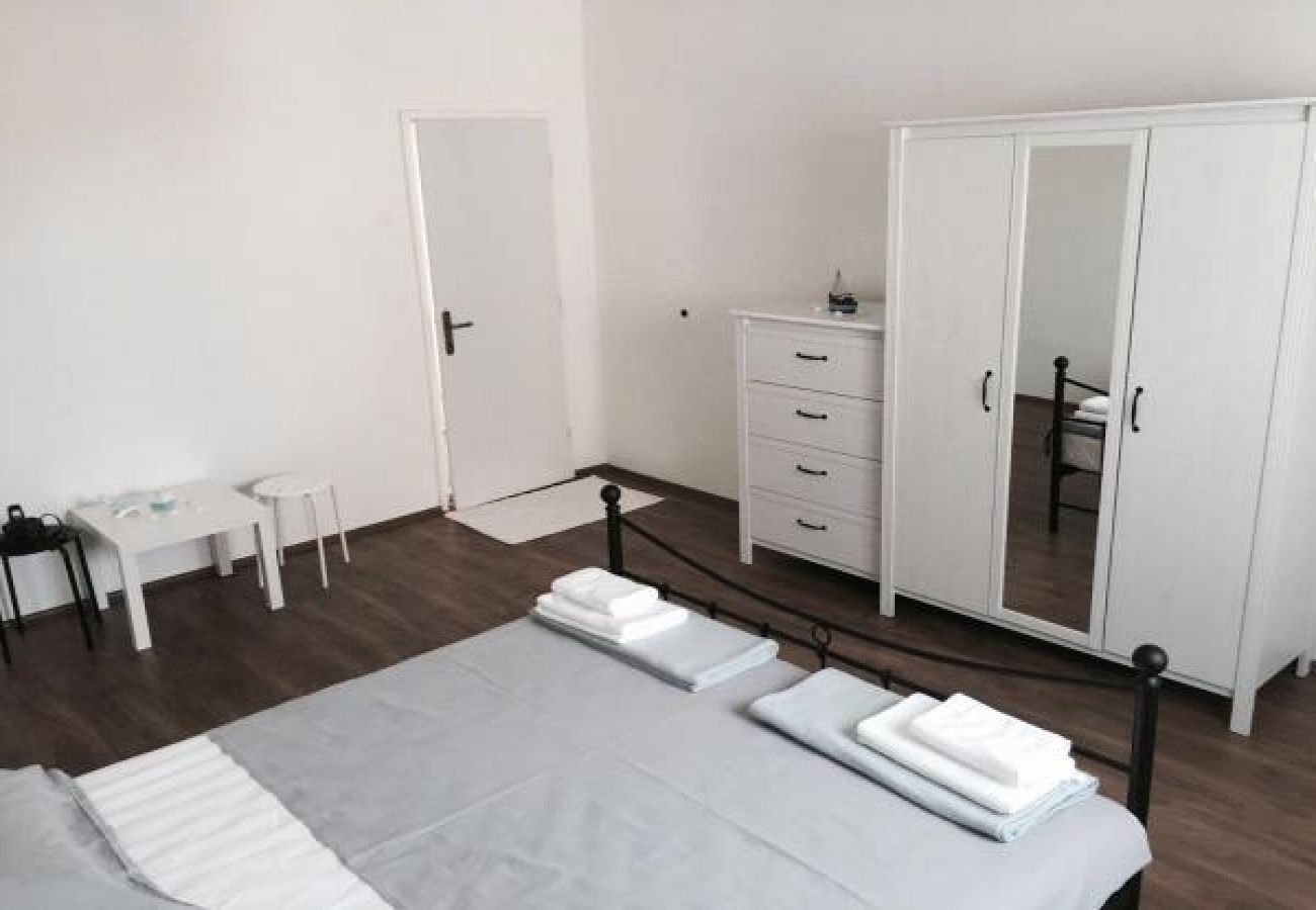 Appartement à Pirovac - Appartement dans Pirovac avec Balcon, Climatisation, WIFI (4717-2)