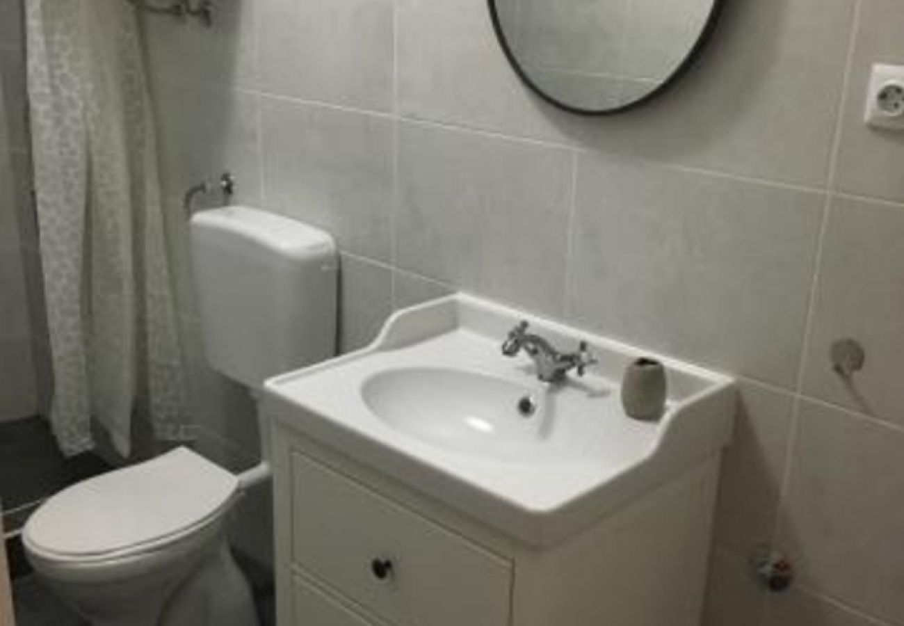 Appartement à Pirovac - Appartement dans Pirovac avec Balcon, Climatisation, WIFI (4717-2)