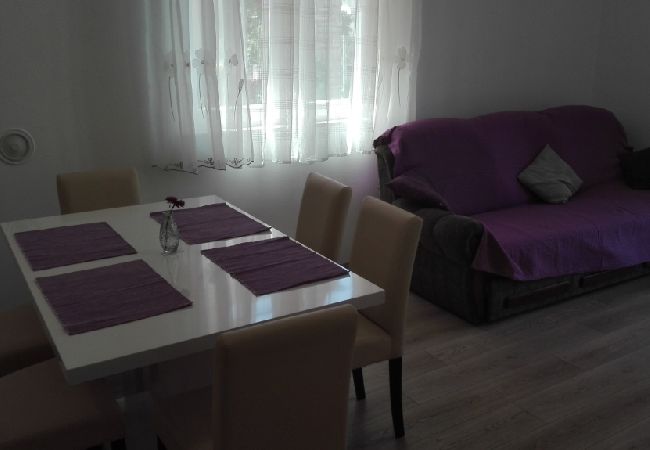 Appartement à Šibenik-Brodarica - Appartement dans Brodarica avec Balcon, Climatisation, WIFI, Machine à laver (4731-1) Appartement à Šibenik-Brodarica - Appartement dans Brodarica avec Balcon, Climatisation, WIFI, Machine à laver (4731-1)