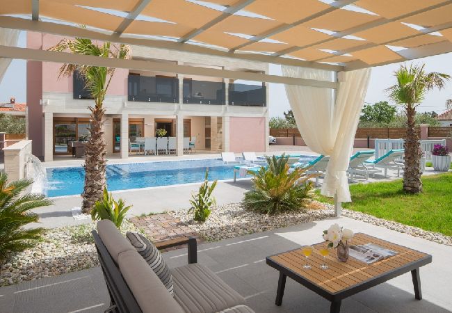 Maison à Vir - Maison de vacances dans Vir avec terrasse, Climatisation, WIFI, Machine à laver (4740-1) Maison à Vir - Maison de vacances dans Vir avec terrasse, Climatisation, WIFI, Machine à laver (4740-1)