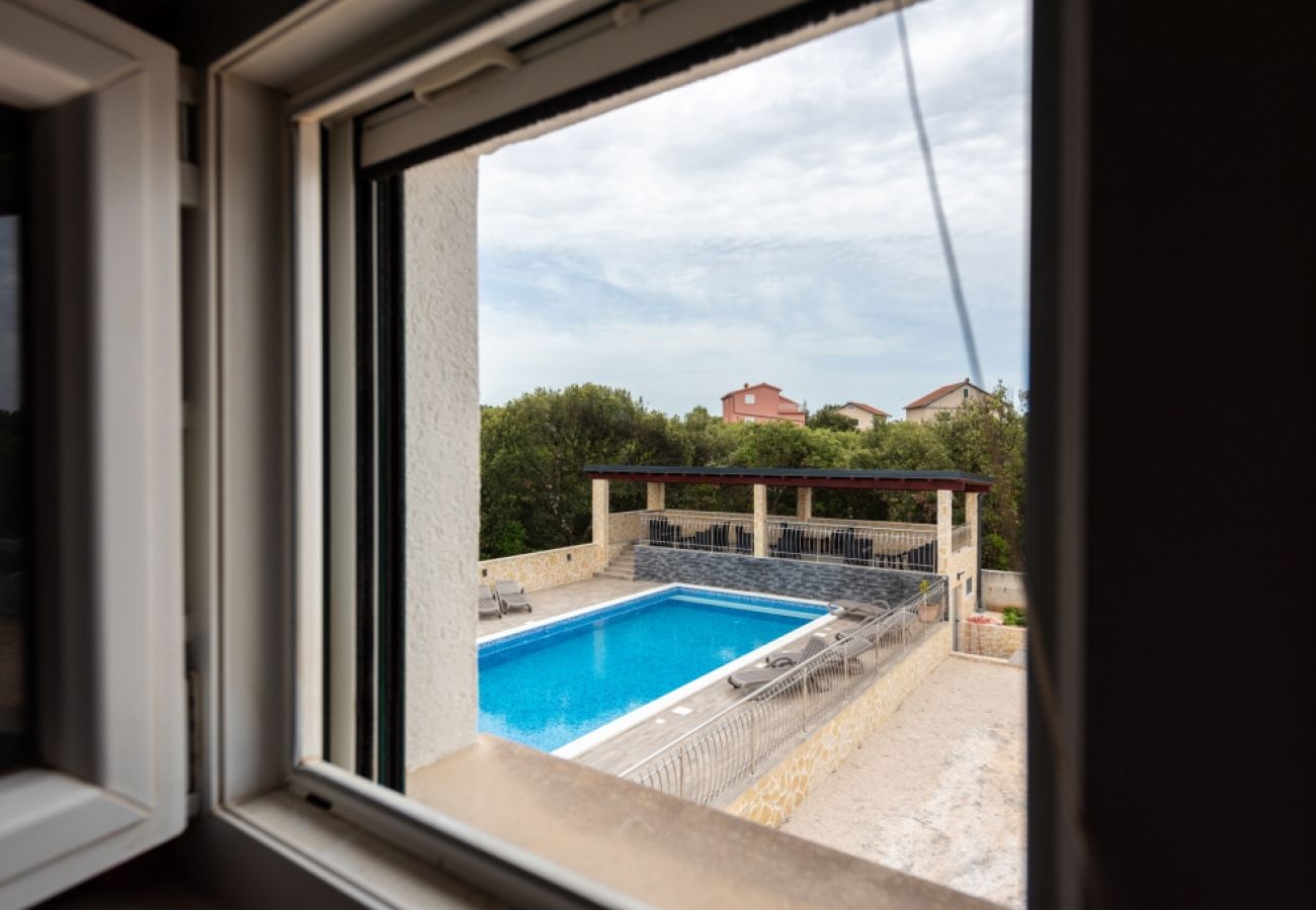 Appartement à Vinišce - Appartement dans Vinišće avec Balcon, Climatisation, WIFI, Machine à laver (4753-1)