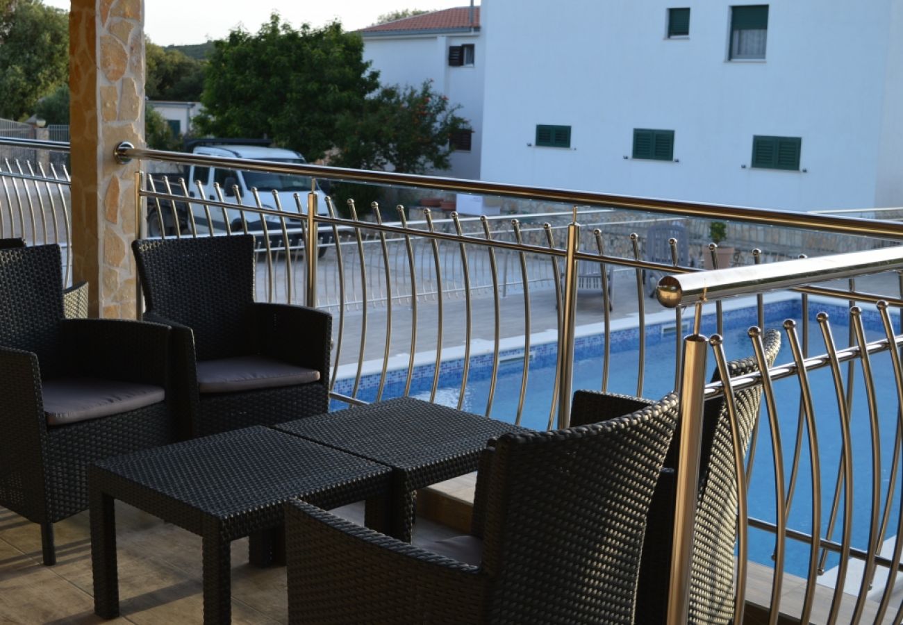 Appartement à Vinišce - Appartement dans Vinišće avec Balcon, Climatisation, WIFI, Machine à laver (4753-2)