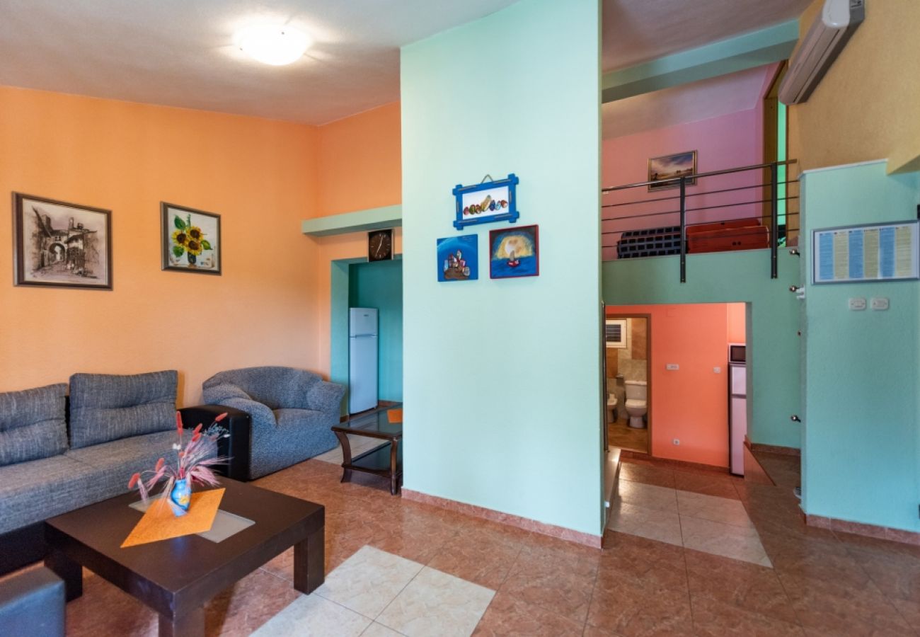 Appartement à Vinišce - Appartement dans Vinišće avec Balcon, Climatisation, WIFI, Machine à laver (4753-7)