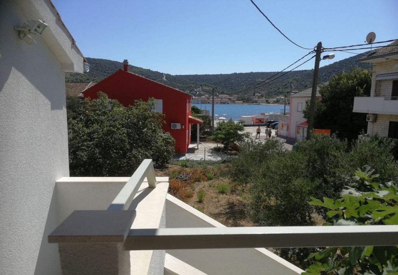 Appartement à Vinišce - Appartement dans Vinišće avec terrasse, Climatisation, WIFI (4756-2)