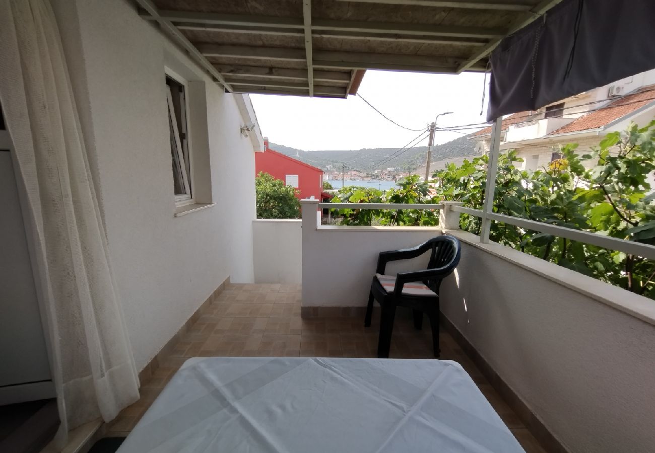 Appartement à Vinišce - Appartement dans Vinišće avec terrasse, Climatisation, WIFI (4756-2)