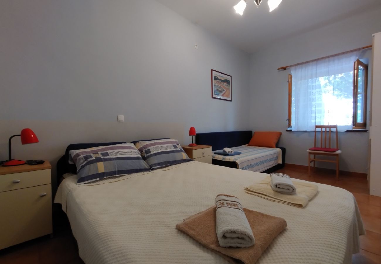 Appartement à Vinišce - Appartement dans Vinišće avec terrasse, Climatisation, WIFI (4756-1)