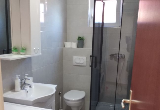 Appartement à Šibenik-Brodarica - Appartement dans Brodarica avec vue mer, Balcon, Climatisation, WIFI (4731-4) Appartement à Šibenik-Brodarica - Appartement dans Brodarica avec vue mer, Balcon, Climatisation, WIFI (4731-4)