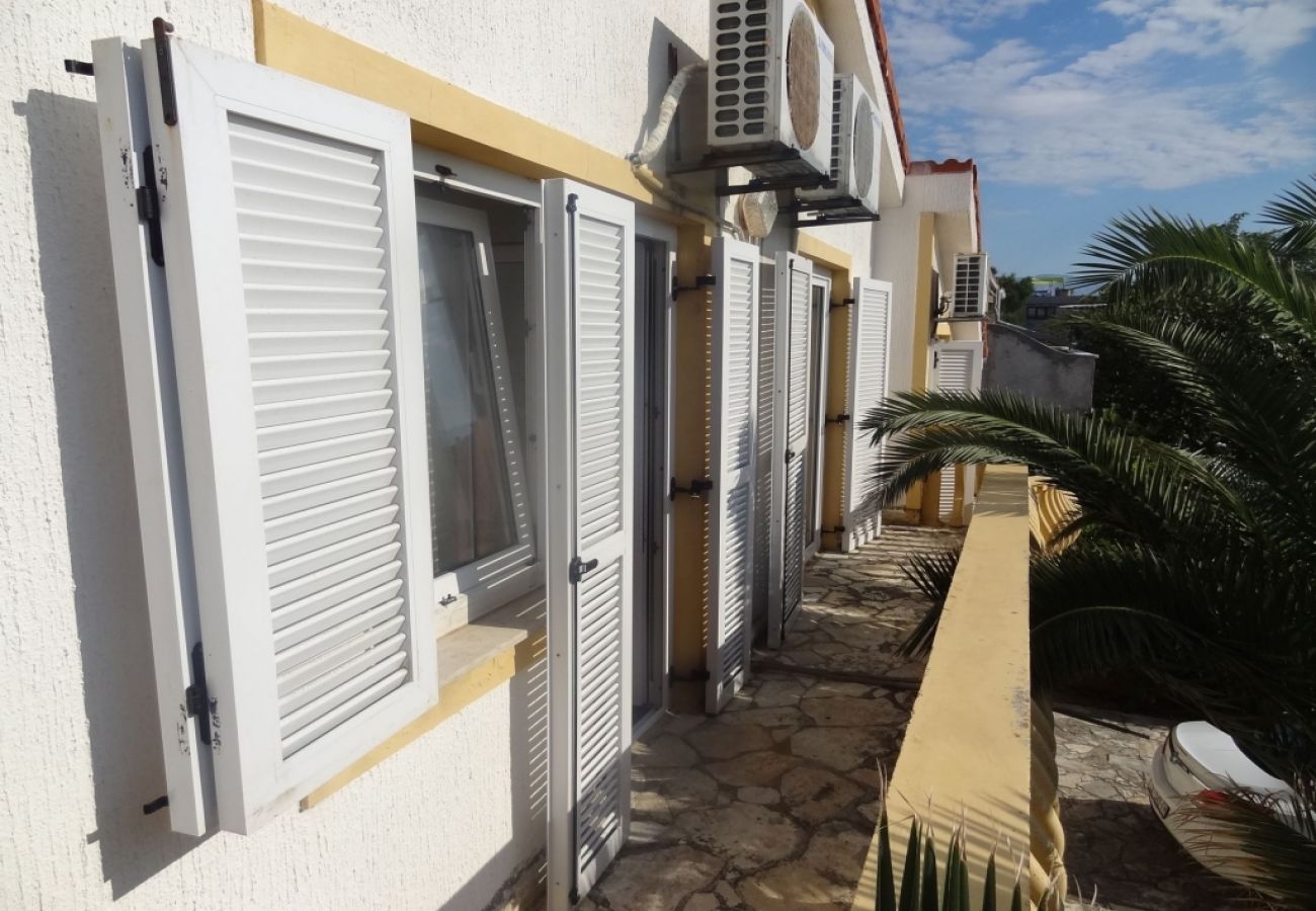 Appartement à Vir - Appartement dans Vir avec terrasse, Climatisation, WIFI, Machine à laver (4776-2)