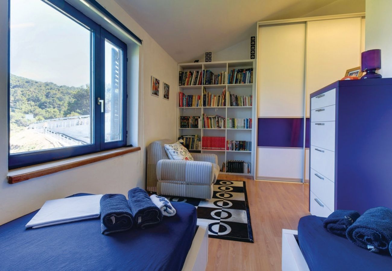 Maison à Mali Lošinj - Maison de vacances dans Mali Lošinj avec terrasse, Climatisation, WIFI, Machine à laver (4780-1)