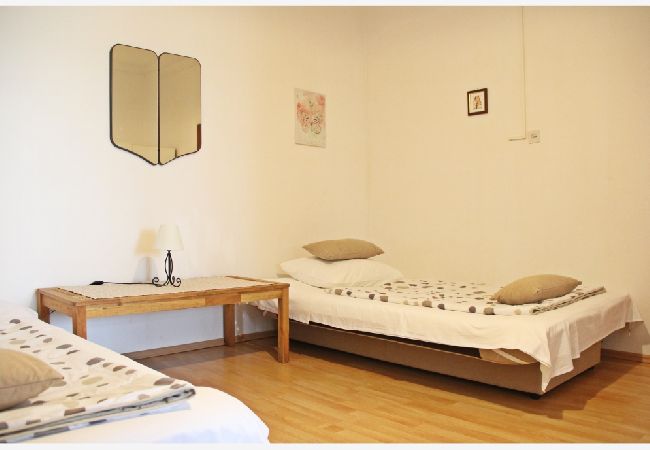 Appartement à Slatine - Appartement dans Slatine avec vue mer, terrasse, Climatisation, WIFI (4782-2) Appartement à Slatine - Appartement dans Slatine avec vue mer, terrasse, Climatisation, WIFI (4782-2)