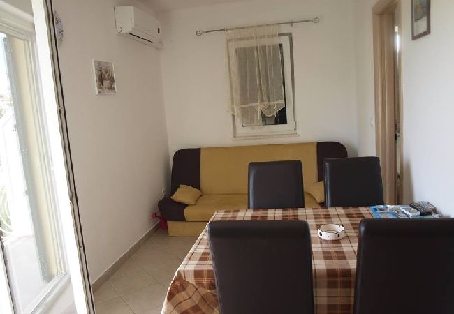 Appartement à Slatine - Appartement dans Slatine avec vue mer, Balcon, Climatisation, WIFI (4784-1) Appartement à Slatine - Appartement dans Slatine avec vue mer, Balcon, Climatisation, WIFI (4784-1)