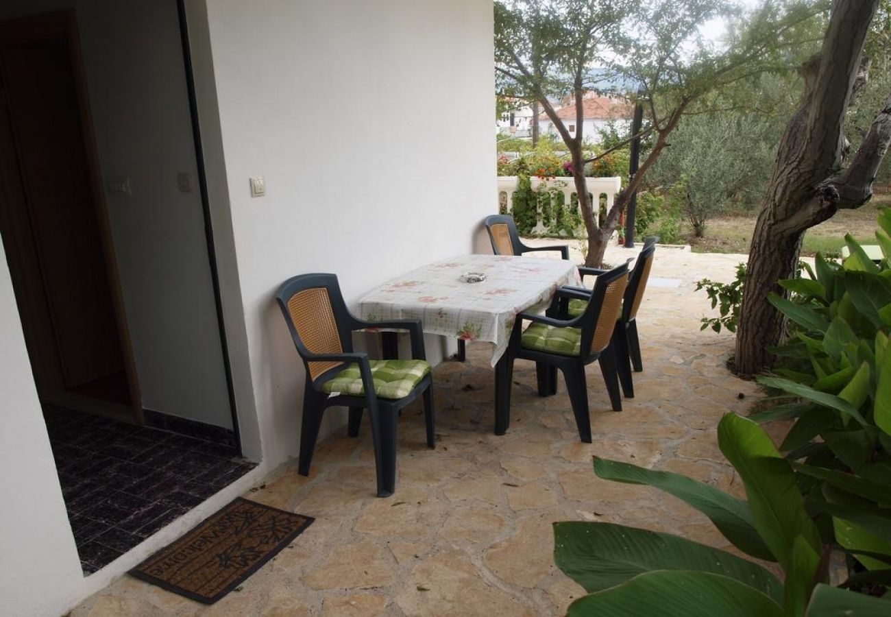 Appartement à Slatine - Appartement dans Slatine avec terrasse, Climatisation, WIFI, Machine à laver (4784-3)