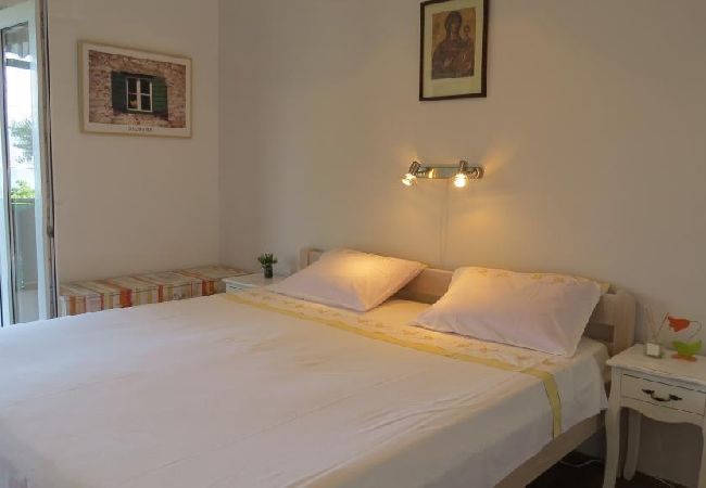 Appartement à Slatine - Appartement dans Slatine avec vue mer, terrasse, WIFI (4785-1) Appartement à Slatine - Appartement dans Slatine avec vue mer, terrasse, WIFI (4785-1)